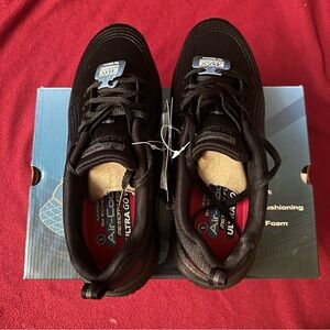 SKECHERS WORK MAX CUSHIONING.